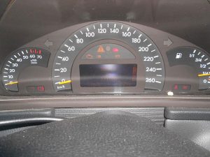 Bonnet Hinge/Strut - Mercedes C Class 2002