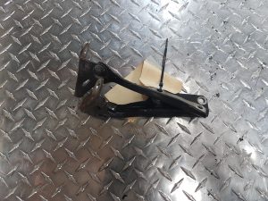 Bonnet Hinge/Strut - Mitsubishi Triton 2012
