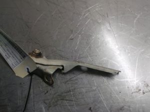 Bonnet Hinge/Strut - Toyota Hilux 2000