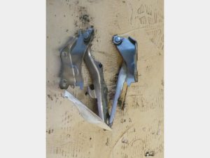 Bonnet Hinge/Strut - Toyota Kluger 2004