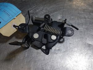Bonnet Lock/Support - Toyota Yaris 2006