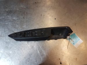 Driver Master Power Window Switch - Holden Captiva 2010