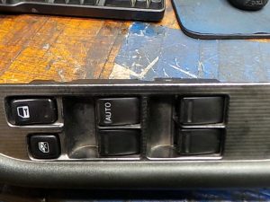 Driver Master Power Window Switch - Nissan Xtrail 2001
