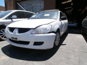 Grille - Mitsubishi Lancer 2005