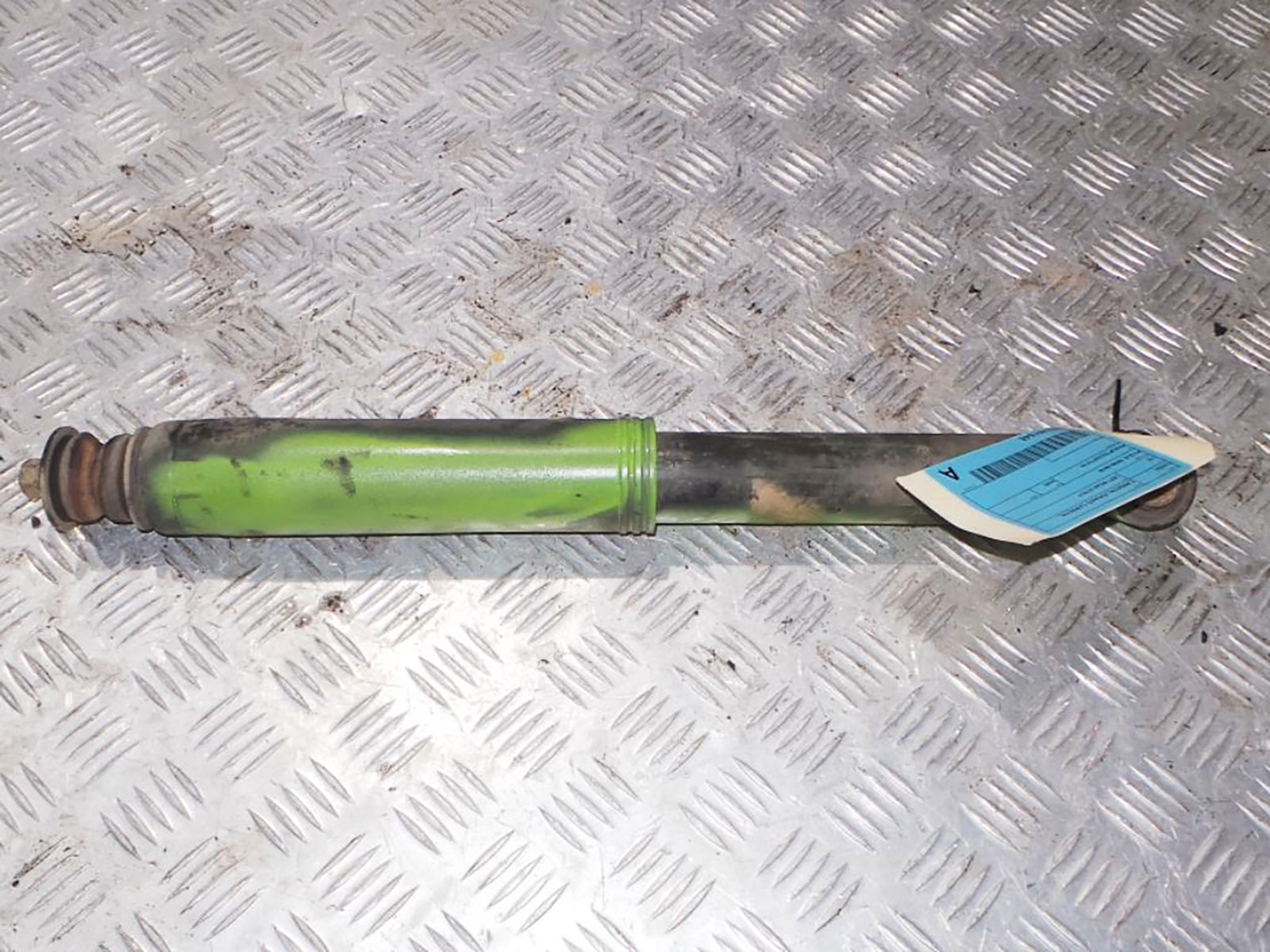 Left Rear Strut - Kia Carnival/grand Carnival 2005