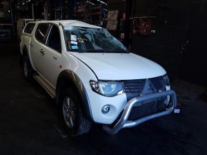 Radiator Grille (RH) - Mitsubishi Triton 2008