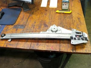 Right Front Window Regulator Motor - Mitsubishi Pajero 2003